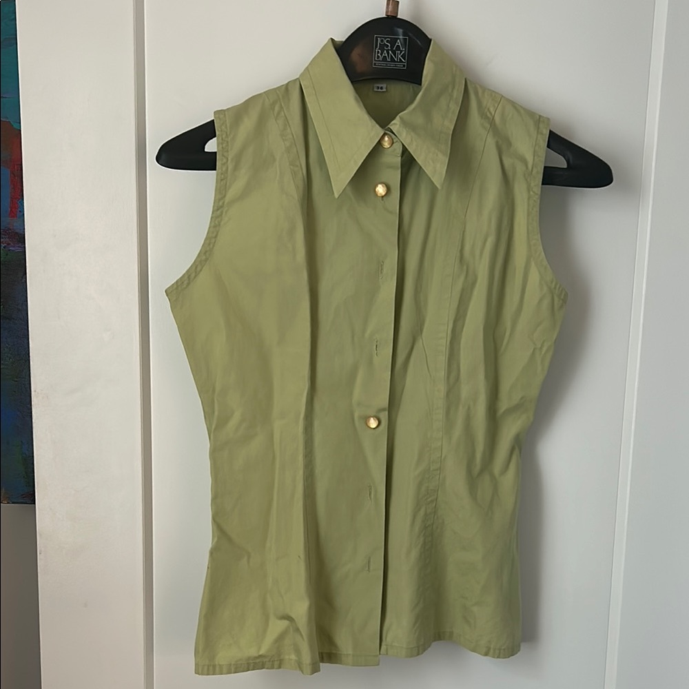 Fitted, sleeveless Button Down Shirt by Hallhuber